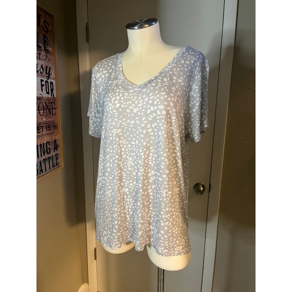 mudpie Tops - nwt womens mudpie super soft blouse silver and white